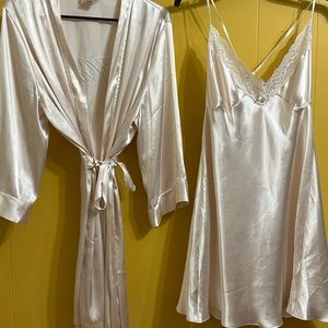 Womens 2 piece peignoir set - “Mom” embroidered on back of robe